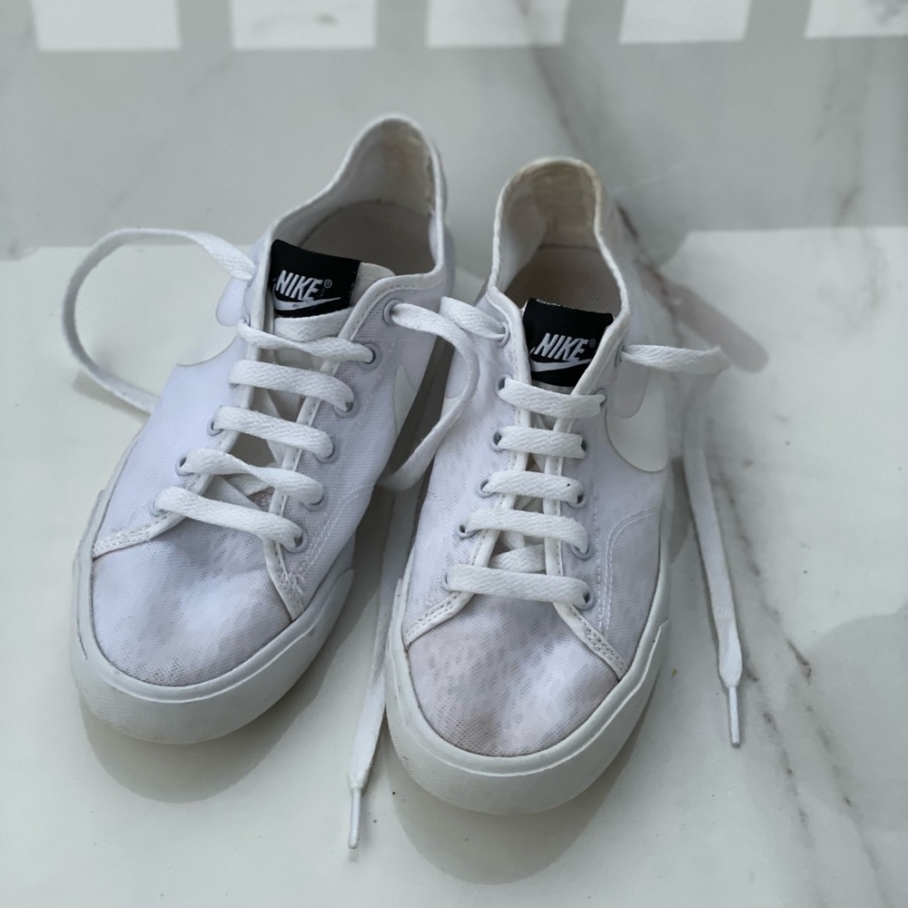 Nike White Canvas Tennis shoes